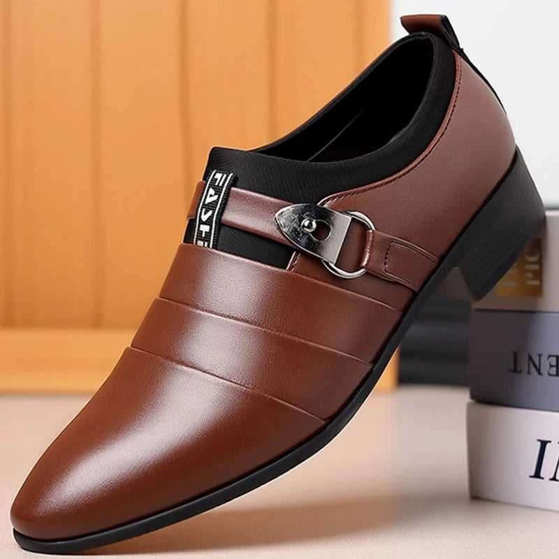 Sapatos de couro para homens deslizamento em oxfords.